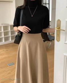 Turtle Neck With Skirt, Korean Casual Outfits, Elegante Casual, Classy Work Outfits, Skirt Midi, Business Casual Outfits, Casual Style Outfits