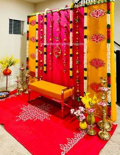 Indian Backdrop Ideas, Seemantham Decoration At Home, Seemantham Decoration Ideas, Seemantham Decoration, Indian Baby Showers, Home Flower Decor, Simple Stage Decorations