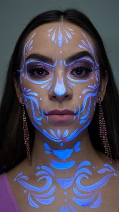 Neon Glow Face Paint Ideas, Neon Festival Face Paint, Uv Skull Makeup, Catrinas Neon Makeup, Uv Face Paint Ideas Simple, Glow In The Dark Face Paint, Cute Face Paint Ideas For Teens, Glow Face Paint Ideas