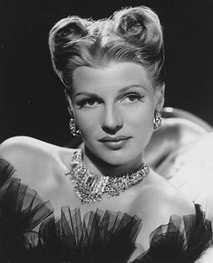 1940s Hairstyles, Victory Rolls, Hollywood Vintage, Hair Quiz, Hollywood Style, Rita Hayworth, Actrices Hollywood, Hollywood Legends