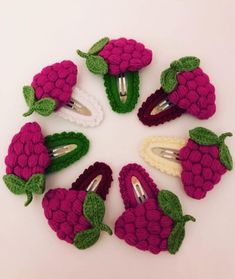 crocheted fruits and vegetables are arranged in a circle