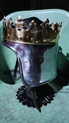 Medieval King Richard Lionheart Two Tone Crown Best Gift Collection Headpiece Costume For Men About Product Material : Steel & Brass Circumference:- 26 Inches (65 cm) Sheet Thickness:-(1.mm) Size:- Standard Size, Fits Almost All Adults Made From Steel, Iron, Brass and Leather Leather Liner is used Inside the Helmet 100% hand made item Crown Helmet, Medieval King, Knights Helmet, Robot Concept, Doodle Art Drawing, King Richard, Kings Crown, Robots Concept, Robot Concept Art