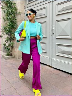 Color blocking outfit done right! Color Block Jacket Outfit, Color Blocking Outfits Winter, Color Blocking Outfits Classy, Colour Blocking Outfit, Colorful Business Casual, Bold Colors Outfits, Groovy Outfits, Multi Colored Outfit, Enby Fashion