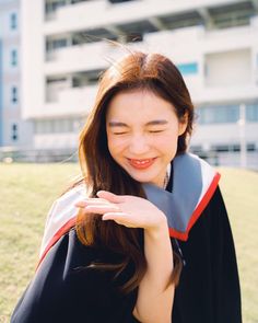 #LoverrukkGraduation #loverrukk #มินิฮาร์ทของเลิฟ #gmmtv #thaigirl Thai Graduation Photo, Bad Buddy, Graduation Photography Poses, Graduation Poses, Graduation Picture Poses, Grad Photoshoot, Graduation Photography, Graduation Photoshoot