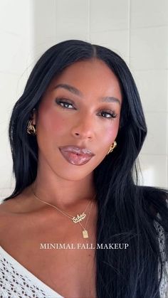 Dewy Makeup Black Women, Clean Girl Makeup Black Women, Light Makeup Looks, Berry Punch, Makeup Black Women, Soft Makeup Looks, Makeup Tut, Glamour Makeup