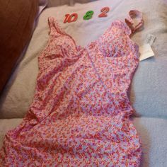 Tankini Swim Top Size M Shurred Sides Spf 50+ Built In Bra With Removable Padding Adjustable Straps Small Pink Orange And Purple Floral Pattern Amazon Essentials Purple Floral Pattern, Tankini Swim Tops, Amazon Essentials, Swim Top, Spf 50, Orange And Purple, Purple Floral, Pink Orange, Womens Swim