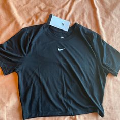 Cute Semi Cropped Nike T Shirt. Never Worn New With Tags Size Large. Send Any Price Just Don’t Need Anymore! Nike Pro Fits, Cropped Nike, Tops Nike, Semi Cropped, Nike Dri Fit Shorts, Nike T, Dri Fit Shirt, Tiger T Shirt, Nike Tshirt