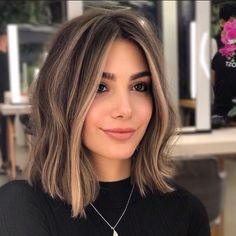 20 Foils Highlights, Raquel Leviss Hair Short, Hair Length For Round Face, Raquel Leviss Hair, Dressing Professional, Brown Hair Balayage, Short Hair Balayage, Balayage Brunette, Penteado Cabelo Curto