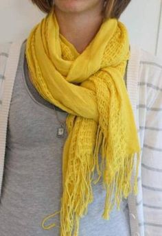 Really cute way to tie a scarf or pashmina <3<3 Mode Ab 50, Scarf Ideas, Yellow Scarf