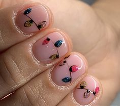 Trendy Nail Art Designs 2022 Winter, Christmas Gel Nails Designs Short, Dip Nails Christmas, Christmas Nails 2022 Short, Christmas Biab Nails, Christmas Dip Nail Ideas, Christmas Nail Designs Short, Christmas Toe Nails, Fun Christmas Nails