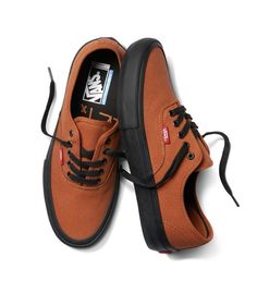 Leather Shoes Men Formal, Trendy Shoes For Men, Best Sandals For Men, Shoes Men Formal, Vans Shoes Fashion, Tenis Vans, Vans Style, Casual Dress Shoes