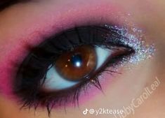 #fashion #makeup #y2k #aesthetic #makeuptutorial #2000s #2000sfashion #2000saesthetics #y2kstyle Black And Magenta Makeup, Trashy Makeup 2000s, Trashy 2000s Aesthetic Makeup, Draculara Inspired Makeup, 2000 Grunge Makeup, Mcbling Eye Makeup, 2000s Y2k Makeup, Cool Emo Makeup