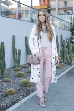 Spring outfit idea: Floral waterfall blazer, pink jogger pants from Zara and gucci marmont camera bag Gucci Marmont Camera Bag, Girly Outfit Ideas, Gucci Bag Outfit, Writing A Research Paper, Waterfall Blazer, Gluten Free French Toast, Outfit Ideas For Spring, Girly Outfit, Pink Joggers