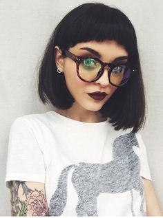 41 Freche Kurzhaarfrisuren für Brillenträgerinnen Bangs And Glasses, Trendy We Fryzurach, Cute Bob Hairstyles, Short Bangs, Super Short Hair, Wearing Glasses, Short Hair With Bangs, Haircuts With Bangs, Hair Envy