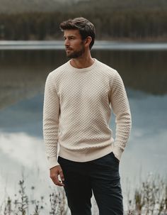 Incredible texture in a lightweight feel. The Pique stitch crew neck sweater is a wardrobe staple. It's 6-gauge stitching makes the fabric sturdy and durable, while being soft and breathable enough for layering. Wear it to work or with your favorite pair of jeans - the Pique elevates everything it touches. Outfits Hombre, Smart Casual Men, Winter Outfits Men