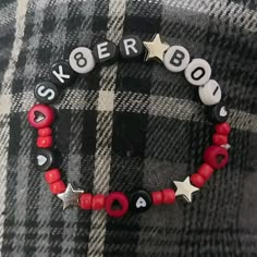 bracelet, avril lavigne, sk8er boi, emo, pop punk Avril Lavigne Bracelets, Clay Bead Bracelet Ideas Emo, Grunge Bracelet Ideas, Emo Friendship Bracelets, Punk Kandi, Fall Out Boy Bracelet, Emo Bracelet Ideas, Avril Lavigne Sk8er Boi, Silly Bracelets