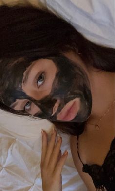 Charcoal Face Mask Aesthetic, Aesthetic Face Mask Pics, Black Face Mask Skin Care, Face Mask Asethic, Face Mask Aesthetic Pictures, Face Mask Pics, Charcoal Aesthetic, Self Care Face Mask, Face Mask Selfie