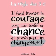 a pink background with the words la rege des 3 c in black and white