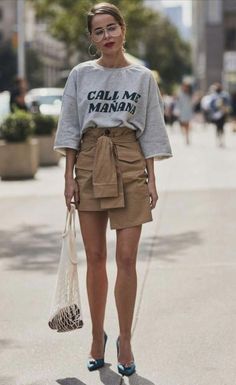 Outfit Wishlist, Mini Skirt Fashion, Interesting Outfits, New York Fashion Week Street Style, Nyfw Street Style, Style Casual Chic, Trendy Skirts, Spring Street Style, Mode Inspo