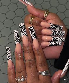 Back To School Nails Long, White Nails Classy, French Nails Black, Vacation Nails Summer, Baddie Nail Designs, Nails Black And White, Nails Back To School, Nail Aesthetics, Nails Baddie