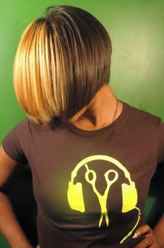 Bob Relaxed Hair, Trendy Bob Haircuts, Dyed Fringe, Fringe Bob, Easy Trendy Hairstyles, Hairstyle For Short, Trendy Bob, Bold Hair Color, Trendy Hairstyle