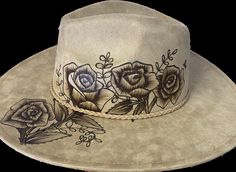 Each hat in this section of our shop has been previously burned and sold and is posted here for inspiration to be similarly recreated. These hats are made-to-order so no two hats will ever be exactly alike. Indulge in artisanal cottagecore charm with our exquisite wide brim fedora hat adorned with hand-burned wild roses using the unique ancient art of pyrography.   This hat is one-of-a-kind, meticulously crafted with freehanded artistry. Embrace individuality while exuding style.  Please note, f Wide Brim Cowboy Hat, Burned Brim Hats, Pyrography Hats, Western Style Hand Painted Wide Brim Fedora, Burned Rancher Hats, Hand Painted Brown Wide Brim Hat, Burned Wide Brim Hats, Cowboy Hat Design, Custom Cowboy Hats