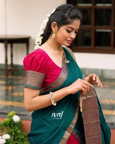 Tredisnal Saree Blouse Designs, Pattu Saree Puff Blouse Designs, Half Saree Puff Blouse Designs, Puff Hands Blouse Designs For Half Saree, Brocade Blouse Designs Latest For Pattu Sarees, Puff Sleeve Blouses For Sarees, બ્લાઉઝ પેટન, Bloue Hands Design, Puff Blouse Back Design