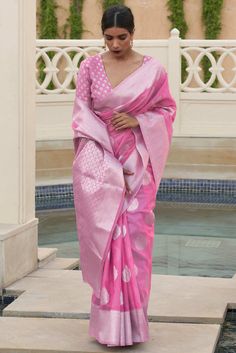 Linen Silk Saree, Floral Saree, Weaving Designs, Linen Saree, Silk Saree Blouse, Half Sleeve Blouse, Pink Linen, Traditional Sarees, Pink Saree