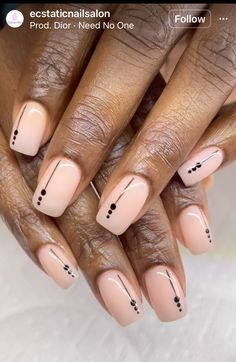 Black Dip Nail Designs, Black And Nude Nails Simple, Simple Nails Black Women, Short Unique Nails, Short Nurse Nails, Nail Art Designs Minimalist, Nude Nails Black Women, Nails Nude Color