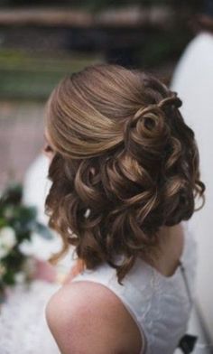 Peinados de novias para cabellos largos y corto Growing Out Hair, Prom Hairstyles For Short Hair, Best Wedding Hairstyles, Short Wedding Hair, Short Hair Updo, Girl Short Hair, Half Up Hair