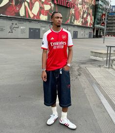 Soccer Shirts Outfits, Soccer Fashion Outfits, Jersey Outfit Men Soccer, Soccer Kit Outfit, Soccer Shirt Outfit, Football Jersey Outfit Mens, Soccer Jersey Outfit Men, Arsenal Jersey, Barcelona Jerseys