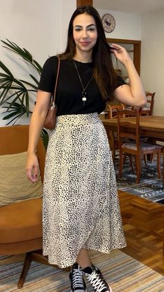 Street Fashion Inspiration, Modest Street Fashion, Printed Skirt Outfit, Modest Casual Outfits, Modesty Outfits, Christian Fashion, Fashion And Beauty Tips, Modest Fashion Outfits