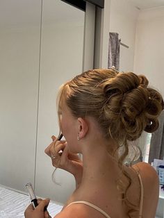 Up Hairstyles For Long Hair Prom, 90s Prom Updo, 2000s Prom Hair, 90s Prom Hair, Hoco Hair Styles, Hoco Hairstyles, Homecoming Hair, Fancy Hairstyles