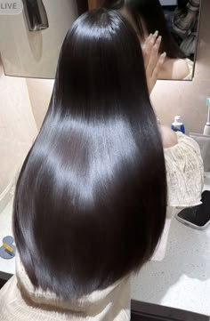 Long Shiny Hair, Beauty Goals, Silky Hair, Dream Hair, Shiny Hair, Aesthetic Hair, Brushing, Perm, Perfect Hair