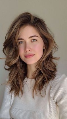 Sharp Features Women, Haircuts Inspiration, Newyork Streetstyle, Mum Hair, Jayne Matthews, Oval Face Hairstyles, Instagram Jewelry, Boutique Clothes