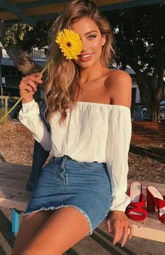 Rok Mini, Simple Summer Outfits, Denim Skirt Outfits, Denim On Denim, Rock Outfit, Happy Vibes, Jeans Rock, Summer Pictures, Cute Summer Outfits