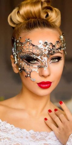 Masquerade Ball Gowns Elegant With Mask, Masquerade Hairstyles, Mascarade Party Outfit, Masquerade Mask Makeup, Elegant Masquerade Mask, Masquerade Aesthetic, Masquerade Ball Dresses