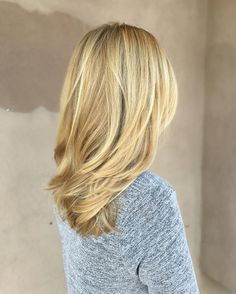 Beige Blond, Straight Layered Hair, Hair With Layers, Medium Layered Haircuts, Blonde Haircuts, Straight Blonde Hair, Medium Length Hair With Layers, Haircuts For Long Hair