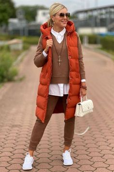 Fab Ways to Layer a White Button-Down Shirt - YLF Mode Over 50, Outfit For Petite Women, Outfits For Petite, Guest Attire, Dresses Modest, Dresses 2024, Looks Chic