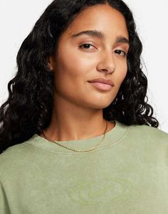 Sweatshirt by Nike Can't go wrong in sweats Crew neck Drop shoulders Logo print Relaxed fit New Nike, Green Fashion, Logo Print, Phoenix, Asos, Relaxed Fit, Crew Neck, Nike, Sweatshirts