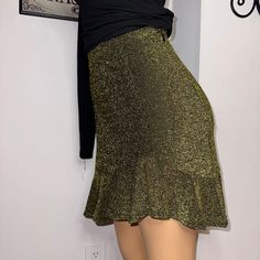 (L-49.50xl-51)Michael Kors Sparkling Skirt Black Golden Size L An Xl Gold Mini Skirt For Night Out, Winter Party Pleated Skirt Bottoms, Gold Lined Skirt For Night Out, Winter Party Bottoms With Skirted Design, Winter Party Skirted Bottoms, Fitted Gold Mini Skirt, Green Knee-length Skirt For Night Out, Gold Lined Skirt Bottoms For Fall, Stretch Knee-length Mini Skirt For Night Out