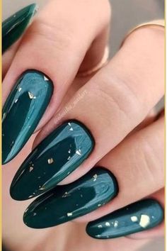 Winter Nail Color Trends, gold nails, lavender nails, emerald nails Winter Nail Color, Nails Emerald, Nails Lavender, Metallic Gold Nails, Quartz Nails, Emerald Nails, Velvet Nails, Nail Color Trends, Quartz Nail