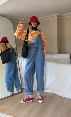 90's Outfit Hijab, Hijabi Overalls Outfit, Outfit Baju Kodok, Style Retro Hijab, Outfit Hijab Retro, Retro Fashion 90s Outfits Hijab, Style 90s Fashion Hijab, Ootd Jumpsuit Hijab Jeans, Outfit 80s Style Hijab