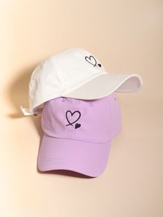 Cap For Girls Style, Girls Cap, Cute Cap, Stylish School Bags, Hats And Caps, Cute Caps, Mens Tshirts Fashion, Stylish Caps