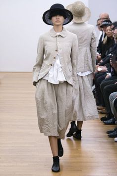 Comme Des Garçons Comme Des Garçons Spring/Summer 2015 Ready-To-Wear Collection | British Vogue Rei Kawakubo, Linen Fashion, Linen Clothes, Comme Des Garcons, Paris Fashion Week, Style Me, Fashion Show, Casual Fashion