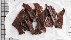 Teriyaki Beef Jerky Recipe, Jerky Marinade Recipes, Deer Jerky Recipe, Venison Jerky Recipe, Oven Jerky, Deer Jerky, Jerky Marinade, Making Beef Jerky