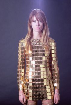 Retro Vintage Dresses, Vintage Style Dresses, 1960s Fashion, 60s Fashion, Paco Rabanne, Mode Vintage, Gold Dress, Looks Vintage