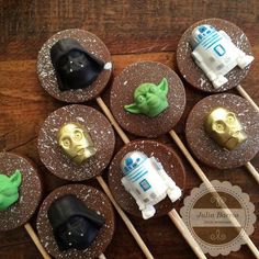 Star Wars Chocolate, Ginger Cakes, Nerdy Food, Star Wars Dessert, Star Wars Themed Birthday Party, Star Wars Cookies, Star Wars Baby Shower, Chocolate Stars