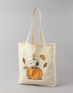 AE Peanuts Fall Tote Bag Fall Tote Bags Diy, Halloween Tote Bags Diy Paint, Painting Ideas Tote Bag, Fall Tote Bag Painting Ideas, Painted Tote Bags Ideas, Halloween Tote Bags Diy, Cute Tote Bag Ideas, Painted Tote Bag Aesthetic, Cricut Tote Bags