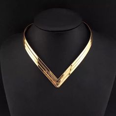 available in gold and silver Gold Collar Necklace, Necklace Chain Types, Luxury Necklace, Geometric Necklace, Gold Choker, Fancy Jewelry, Choker Collar, North Africa, Gold Jewelry Fashion